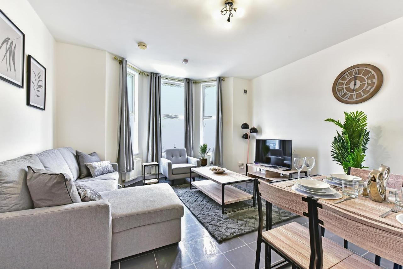 West Ealing Serviced Apts- 2 Bedroom 2 Bath Parking Near Station With Off Street Parking By 360Stays Dış mekan fotoğraf