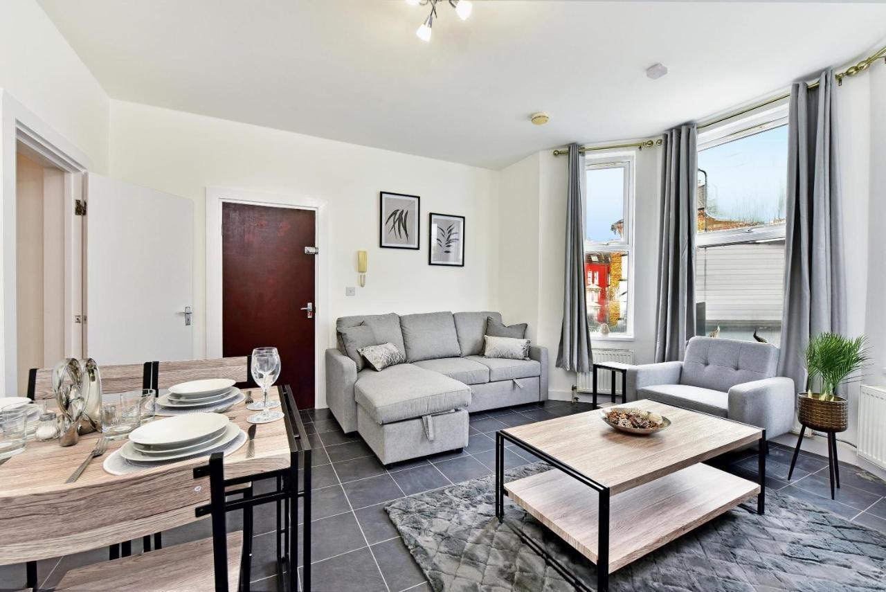 West Ealing Serviced Apts- 2 Bedroom 2 Bath Parking Near Station With Off Street Parking By 360Stays Dış mekan fotoğraf