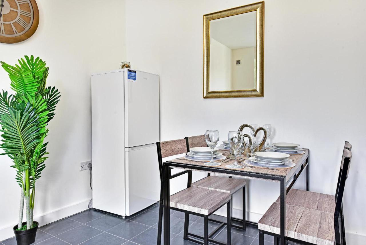 West Ealing Serviced Apts- 2 Bedroom 2 Bath Parking Near Station With Off Street Parking By 360Stays Dış mekan fotoğraf