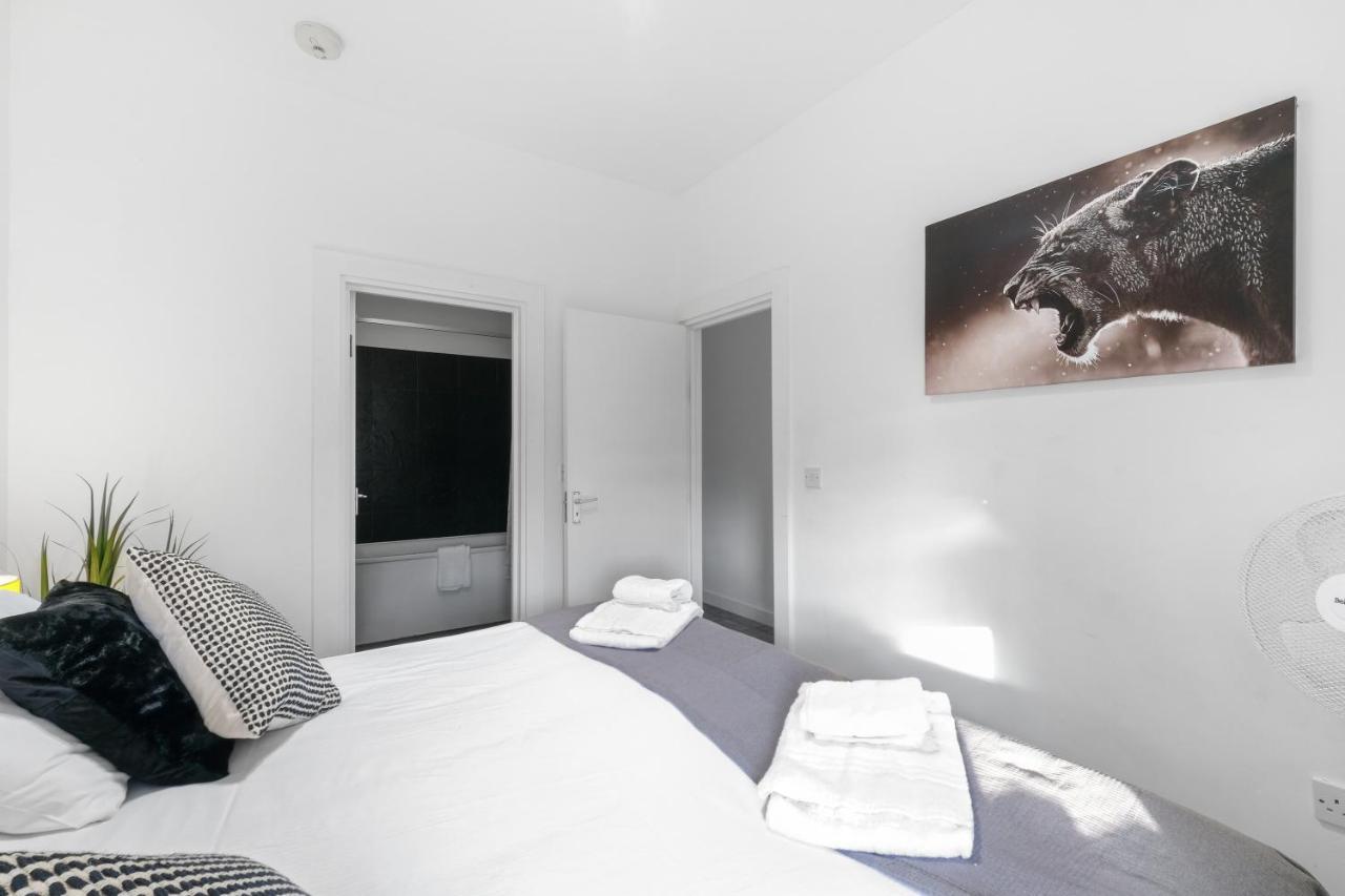 West Ealing Serviced Apts- 2 Bedroom 2 Bath Parking Near Station With Off Street Parking By 360Stays Dış mekan fotoğraf