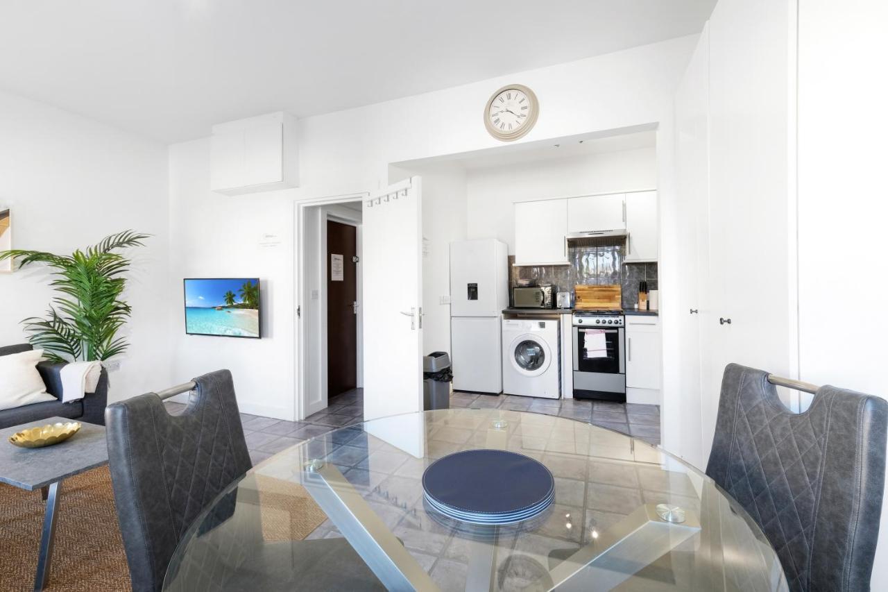 West Ealing Serviced Apts- 2 Bedroom 2 Bath Parking Near Station With Off Street Parking By 360Stays Dış mekan fotoğraf